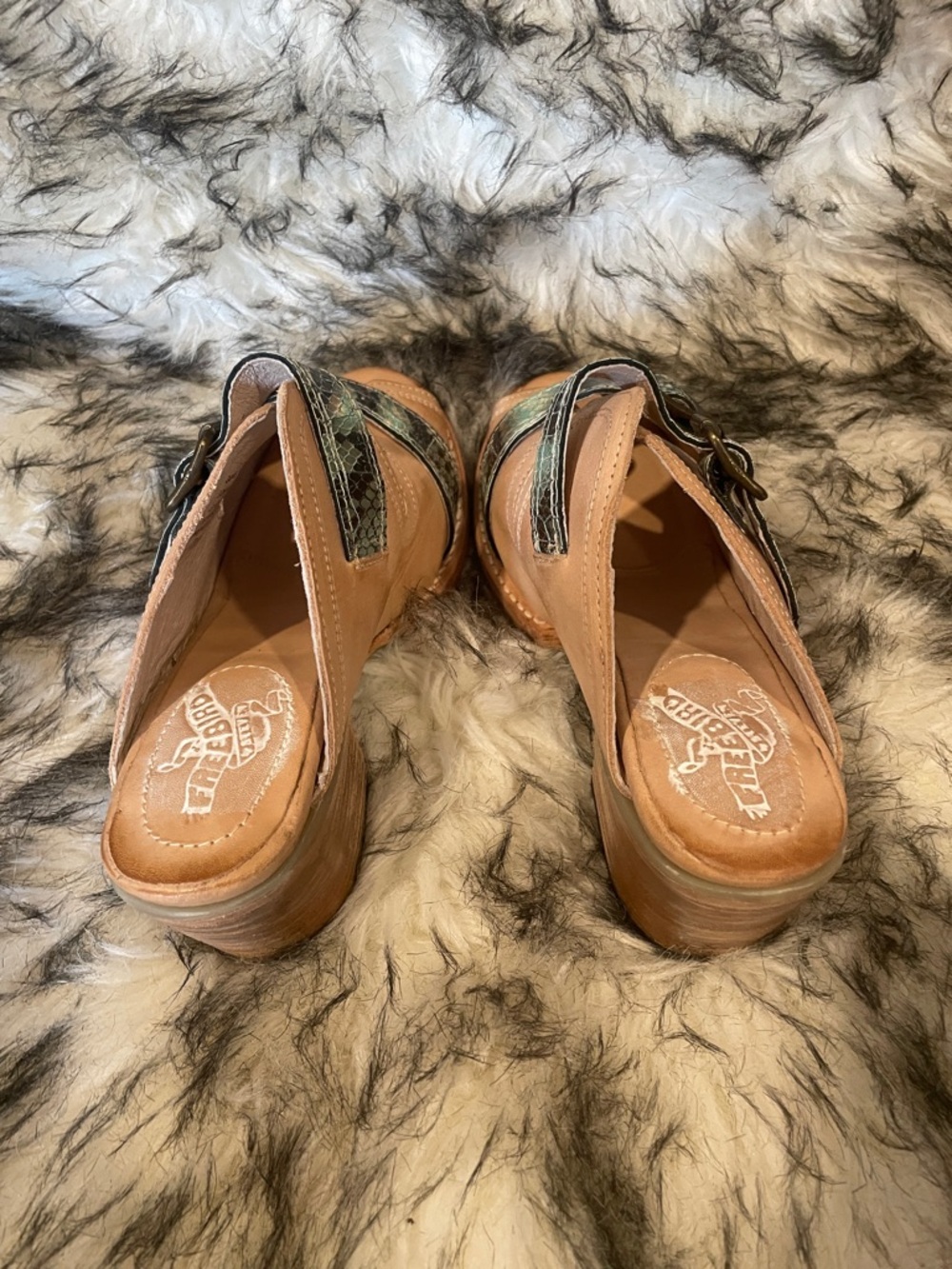 NEW Caprice Tan Leather Sandals Metallic Snake-Print Freebird by Steven BS3 - Picture 2 of 6